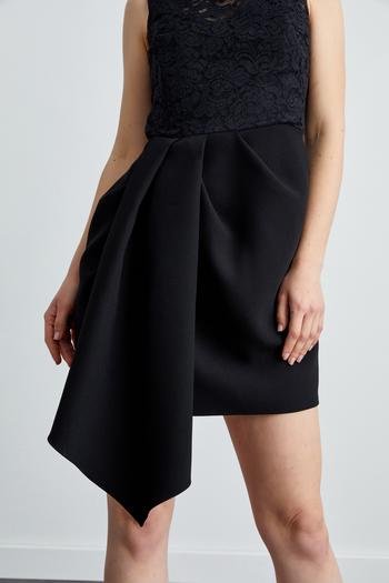 Mert Aslan Kolsuz Asimetrik Etekli Mini Elbise