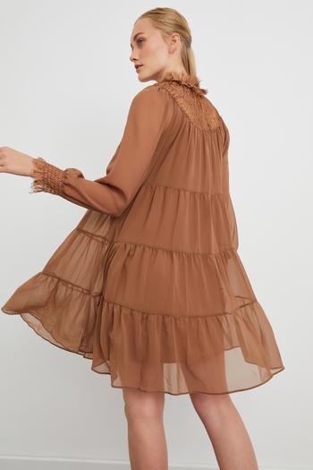 Yakası Dantel Büzgülü Şifon Mini Elbise