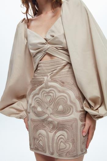 Moda Tutkusu Balon Kol Arkası Gipeli Nakışlı Elbise